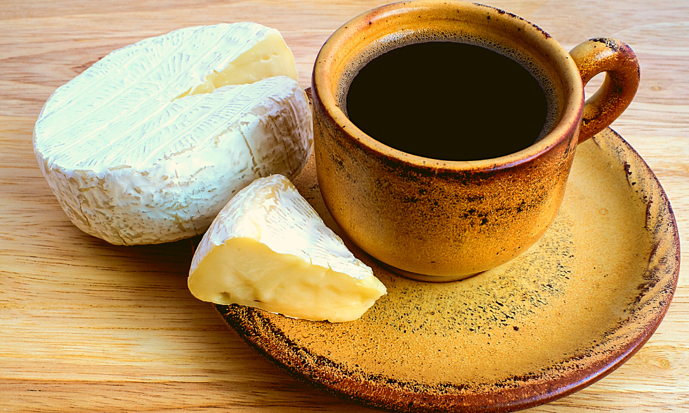 Coffee cheese. Кофе и камамбер. Кофейный сыр. Кофе и сыр камамбер. Сыр Бри и кофе.